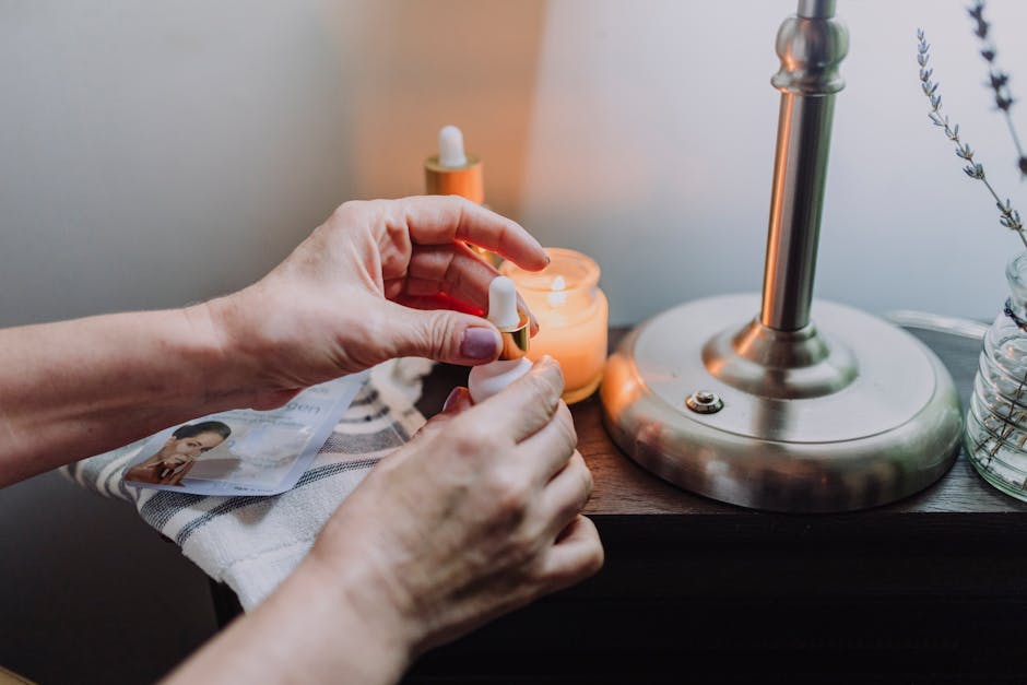 Bouteilles d'huiles essentielles de menthe poivrée et lavande pour le soulagement de l'AVF